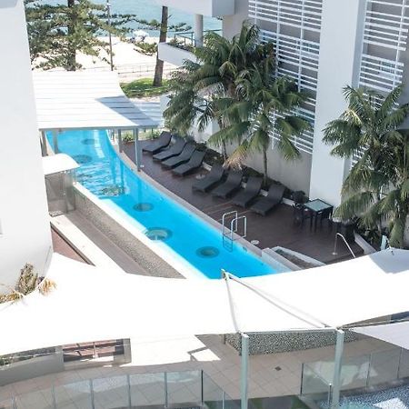 Rumba Beach Resort Caloundra Luaran gambar The pool at the hotel
