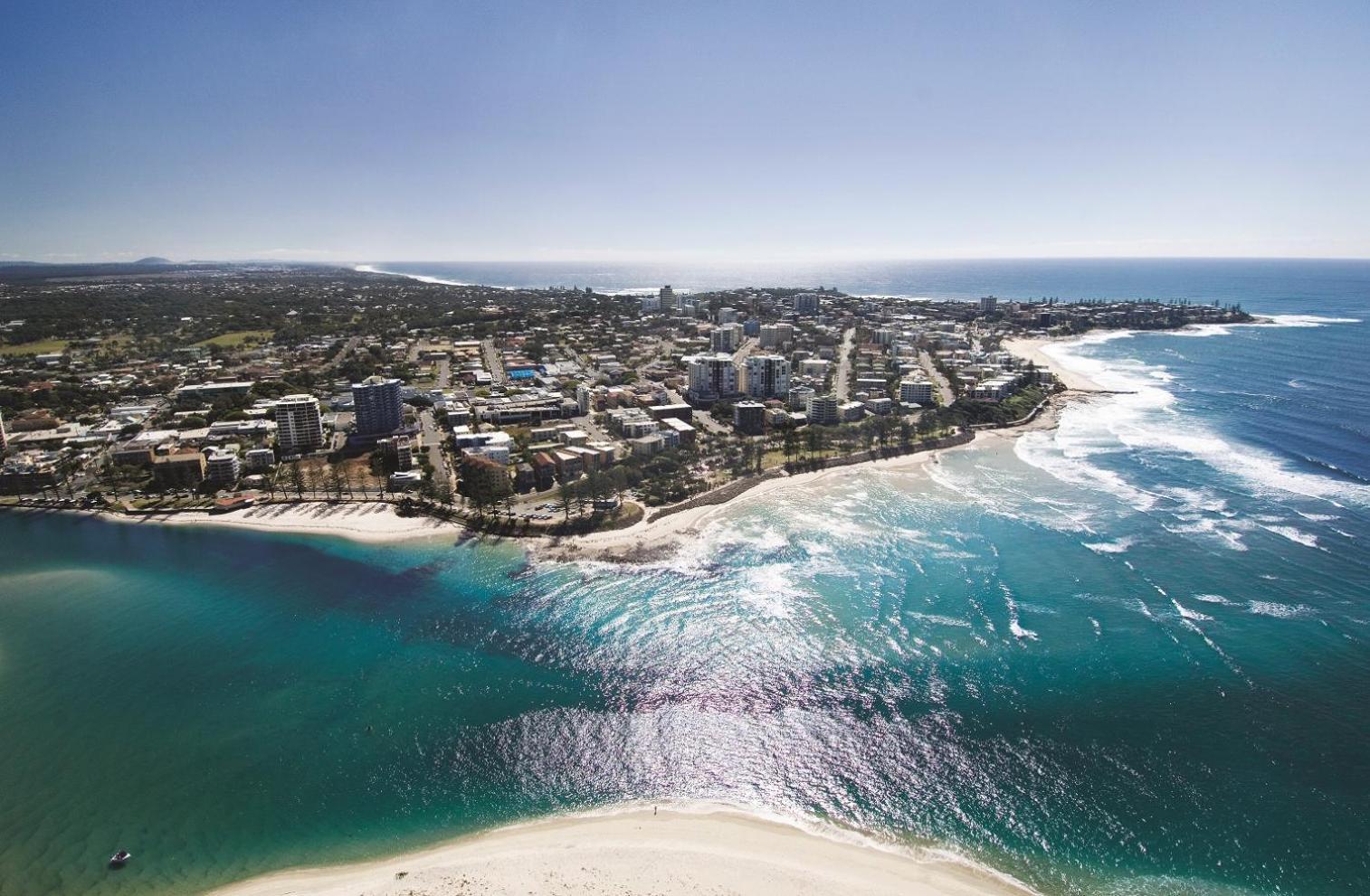 Rumba Beach Resort Caloundra Luaran gambar Aerial view of the town