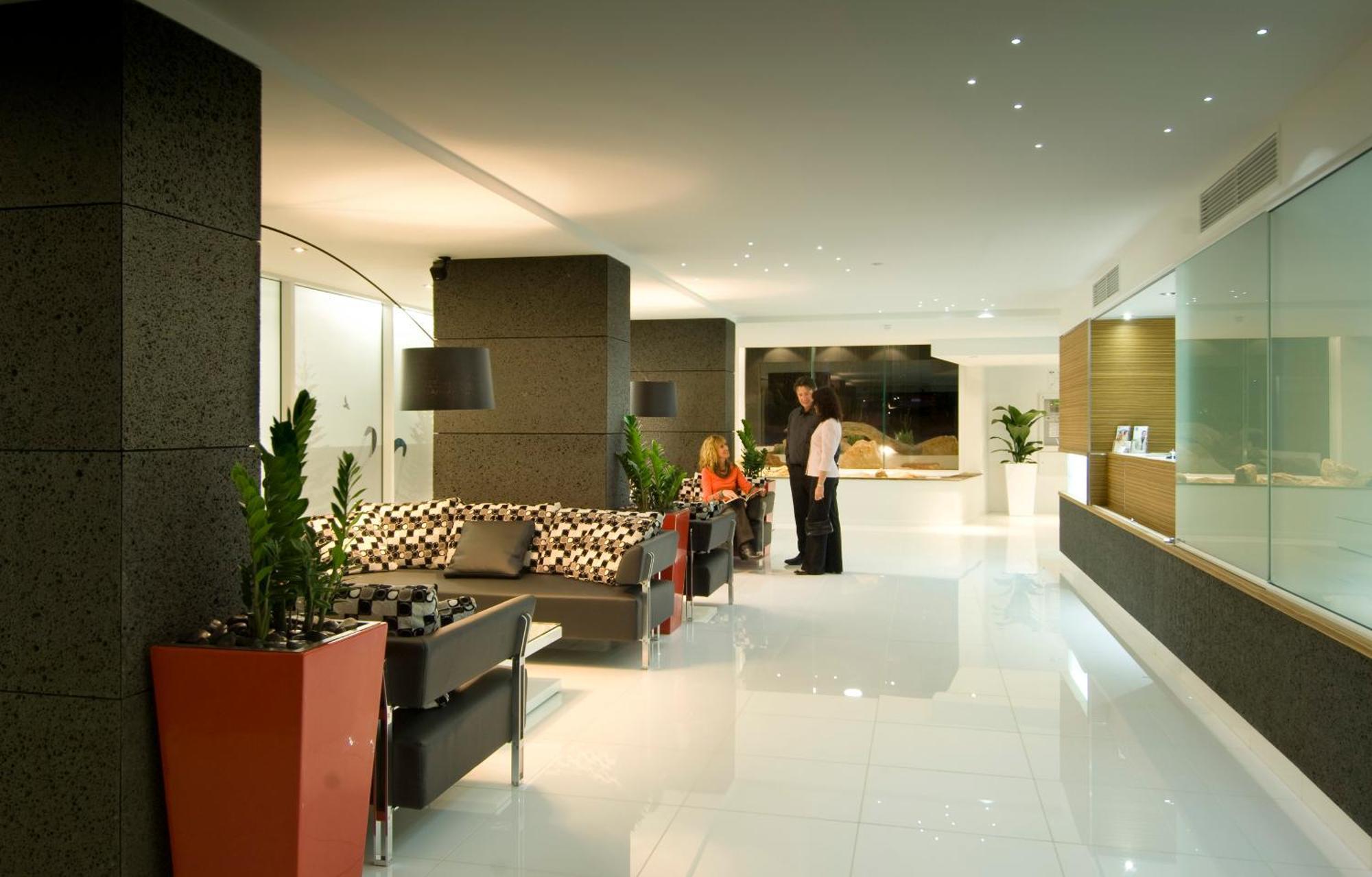 Rumba Beach Resort Caloundra Luaran gambar The lobby of the hotel
