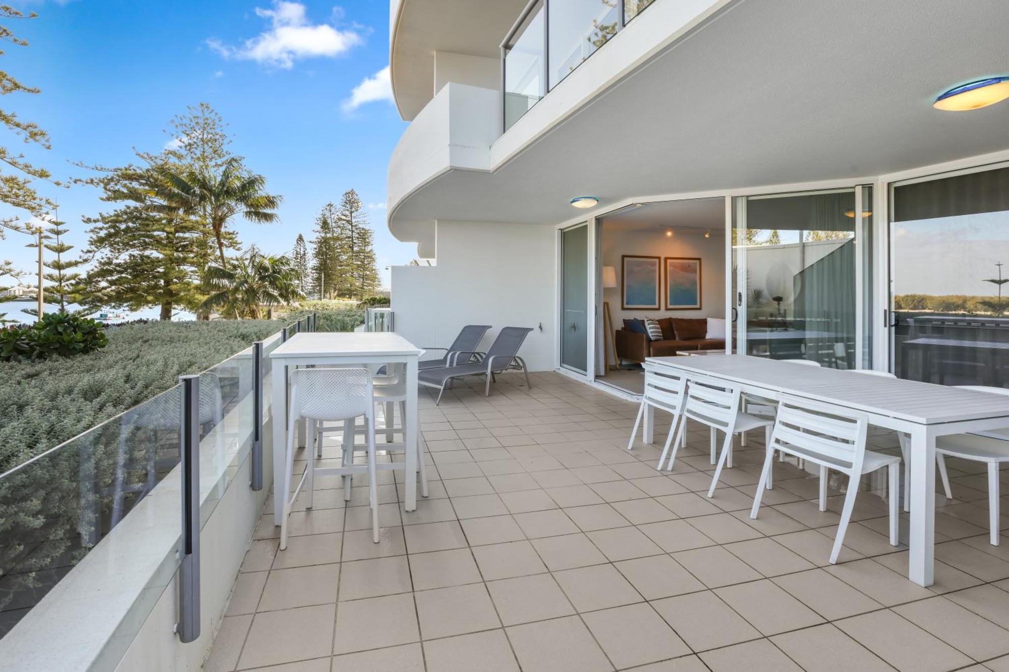 Rumba Beach Resort Caloundra Luaran gambar A balcony