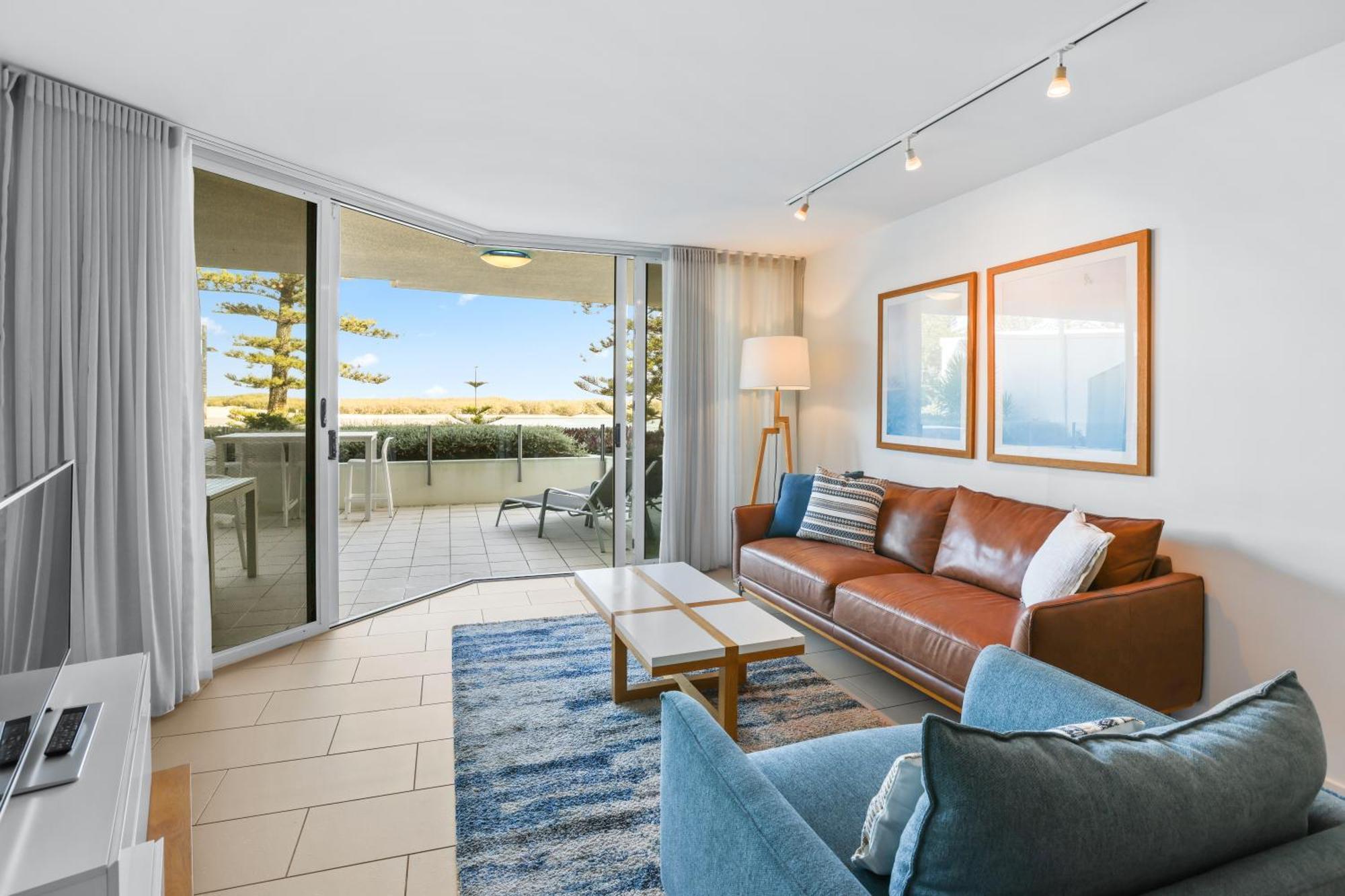 Rumba Beach Resort Caloundra Luaran gambar Living room