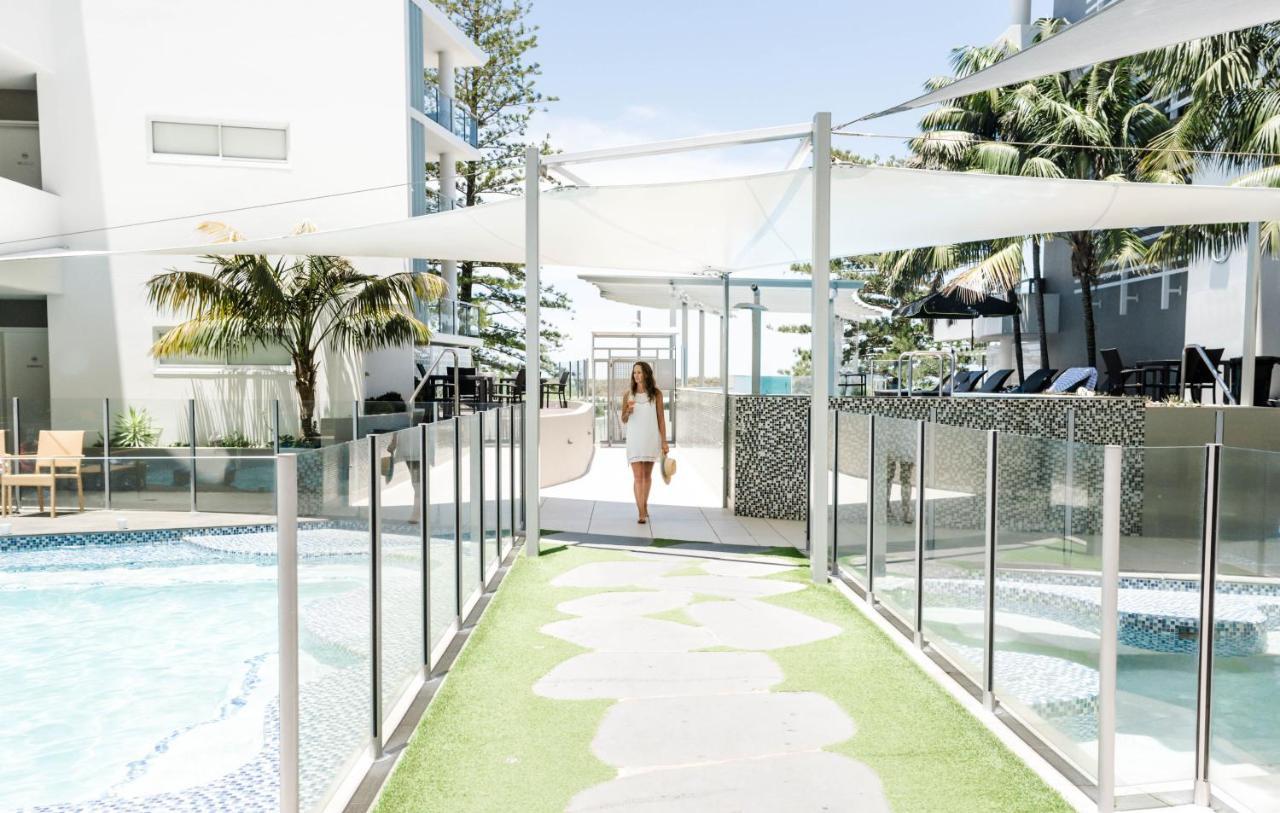 Rumba Beach Resort Caloundra Luaran gambar The pool deck at The Star Gold Coast